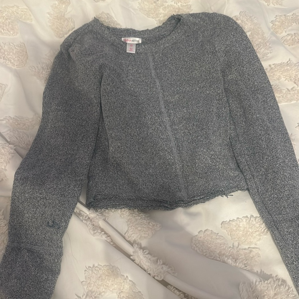 grey workout top
